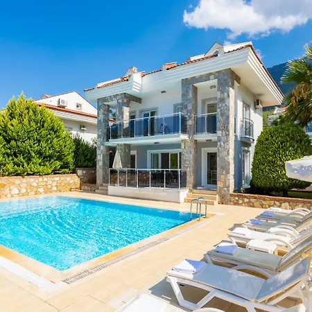 Golden Heights 5 Willa *