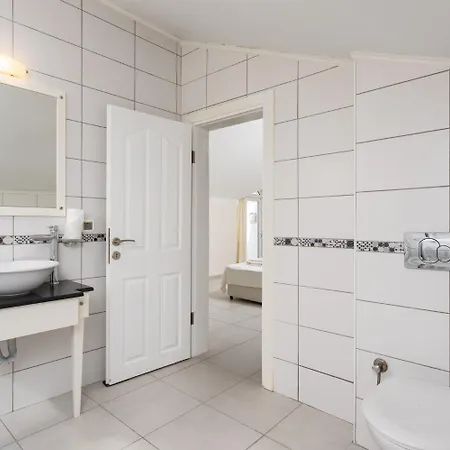Golden Heights 5 *