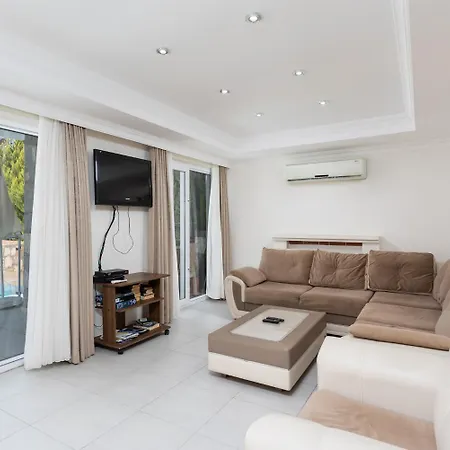 Villa Golden Heights 5